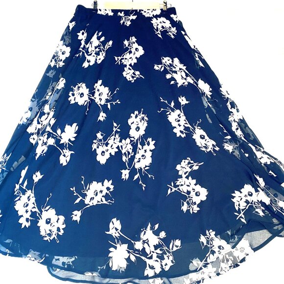 Lane Bryant Women's Maxi Skirt Size14/16 Navy and White Flowers Lined Flowy - Picture 2 of 13